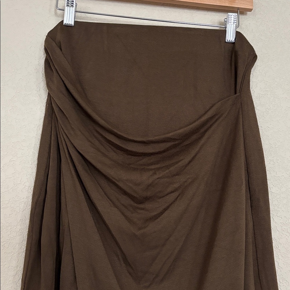 Vince Brown Gathered Mini Drape Skirt. 97% rayon 3% spandex. - Picture 3 of 4